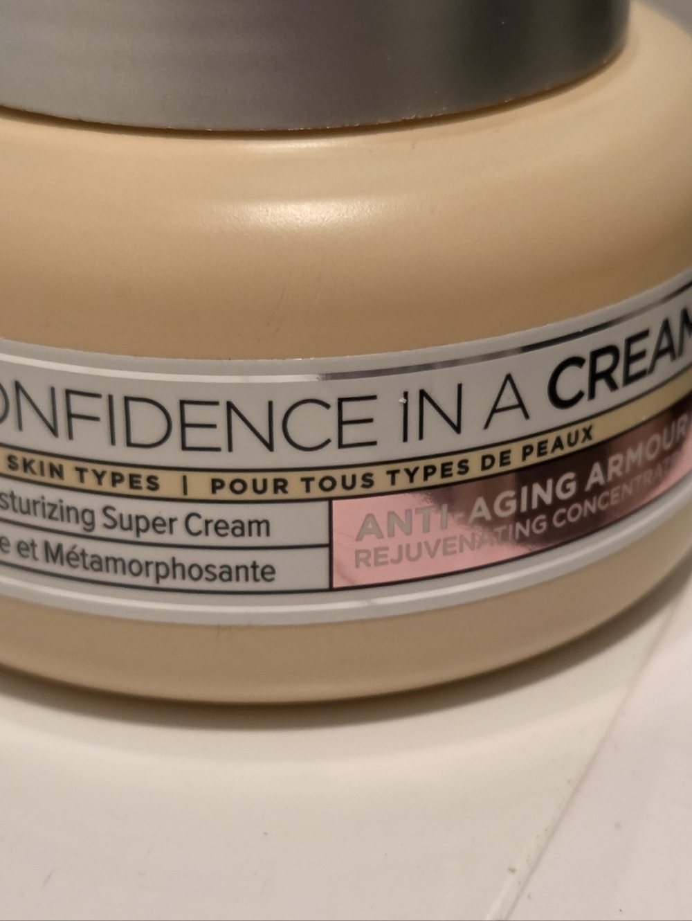 Confidence In A Cream Anti-Aging Moisturizing Super Cream - Beige